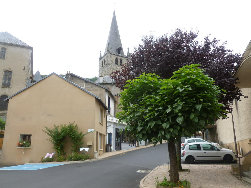 French Holiday Accommodation Bort-les-Orgues Chambre photo